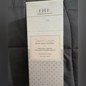 Farm House Fresh sweet cream body lotion